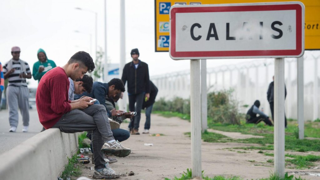 calais бежанци франция кале