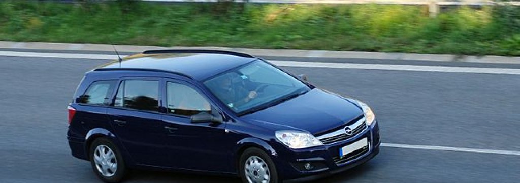 640px-Dark_Opel_Astra_H_Caravan