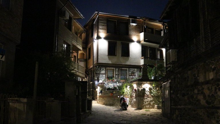 Няма как да не завършим с разходка из нощен Созопол...