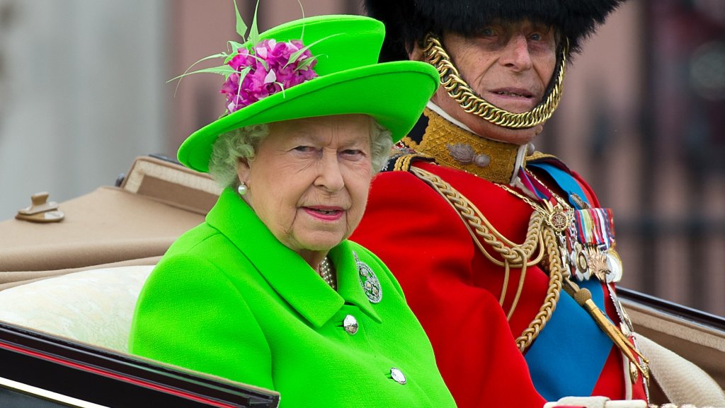 Цвят ала "зелен екран"Освен ако не отивате на снимачната площадка на филм като Sin City, този цвят не е най-добрият избор.Първо, той направо крещи, второ, в него човек тотално се губи, и не на последно място - трудно може да се съчетае с каквото и да било друго, без да изглежда като излязло от въображението на човек на LSD. Особено ако добавим розово.