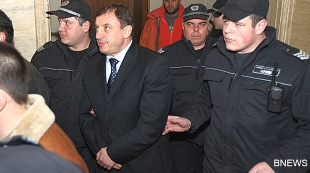 "Това е политическа поръчка, Бойко Борисов е подведен", обяви Алексей Петров на влизане в съда