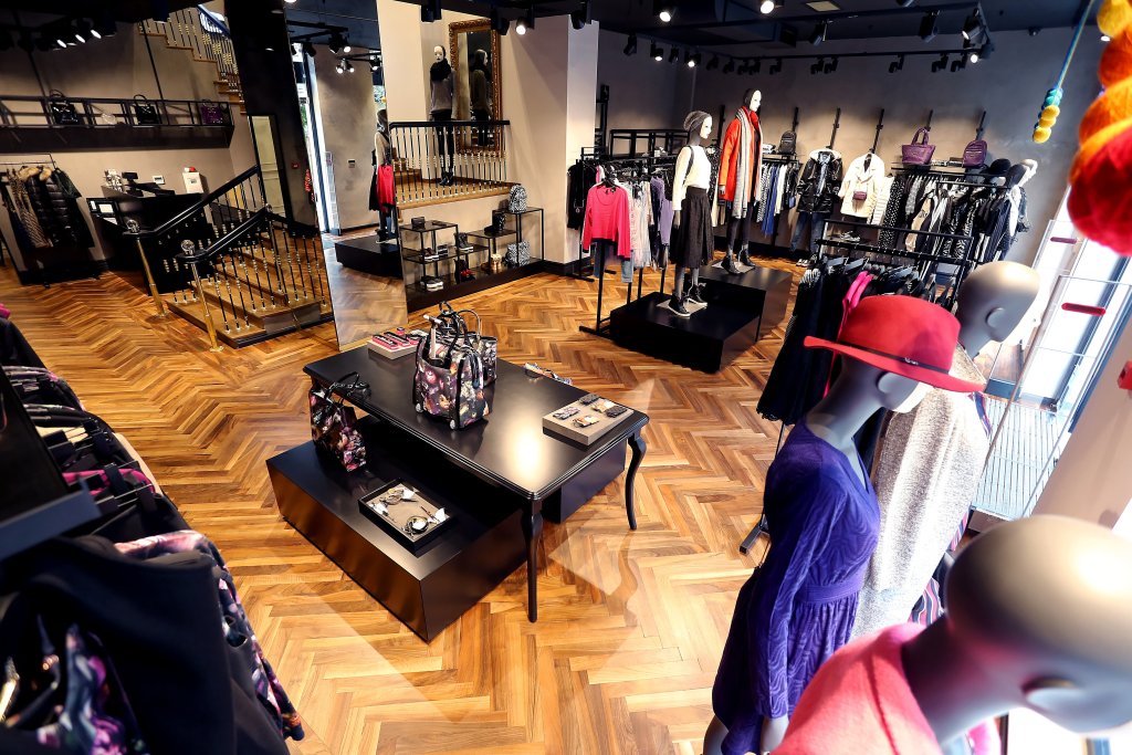 Ted Baker ще ви очарова с английска класа и романтика, а цените ли минимализма и комфорта на градския стил – колекцията на American Vintage в присъщия й лежерен френски дух е за вас.