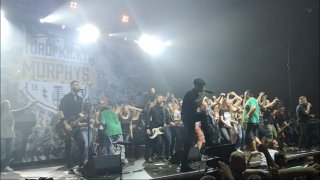 За един нацистки поздрав по време на пънк концерт