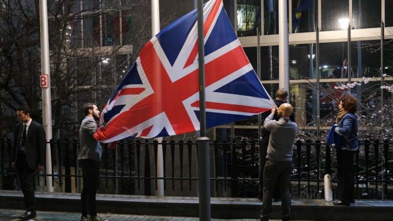 ...в Брюксел знамето на Великобритания беше свалено от европейските институции.