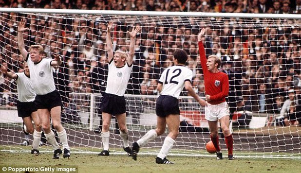 30 юли 1966-а година. Стадион "Уембли". Близо 100 хиляди зрители. Финал Англия - Германия. Англия води с 2:1 секунди преди края, но Вебер праща срещата в продължения. Там се случва непоправимото за Германия и настъпва най-великият миг в английския футбол. В 98-ата минута Джеф Хърст стреля, топката рикошира в гредата и тупва някъде около голлинията. Но дали пред, върху или зад нея никой не знае със сигурност и до днес... 
