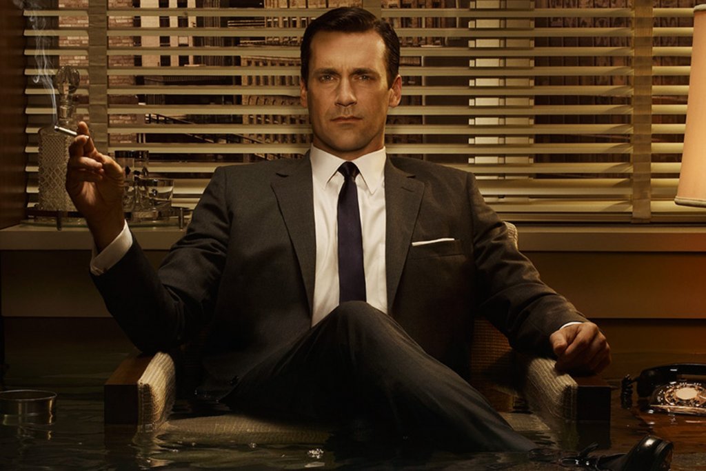 2. Mad Men / "Момчетата от Медисън авеню" (2007-2015)
Как изглежда светът на рекламата в САЩ от 60-те? В центъра на историята е творческият директор Дон Дрейпър - мистериозен мъж с гений за рекламата, но и с мрачно минало. Сюжетът се фокусира върху бизнеса на рекламните агенции и живота на персонажите, показвайки промените в духа на времето и зараждащите се нови социални норми.
