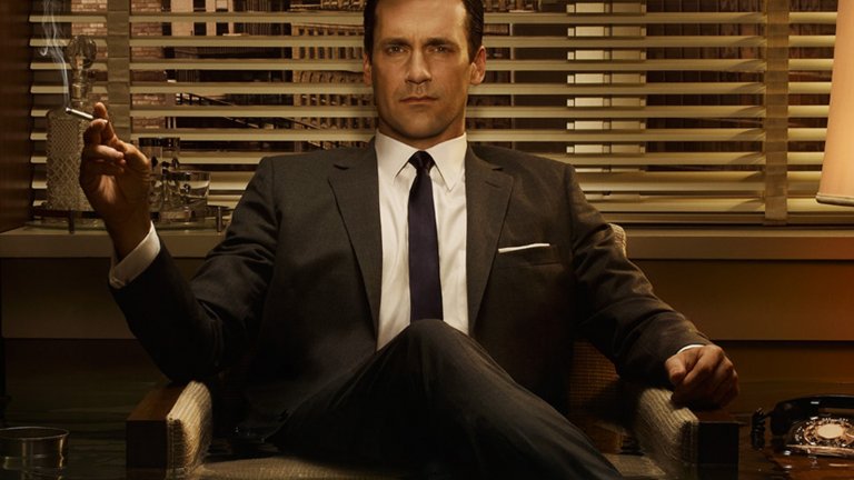 2. Mad Men / "Момчетата от Мадисън Авеню" (2007 - 2015 г.) 
Добре дошли в привлекателния свят на рекламата в Америка през 60-те. През перспективата на главния герой - Дон Дрейпър - интелигентен, потаен и съвсем не най-добрия и морален човек на света, зрителите виждат как се оформят ключови събития от тази епоха като възхода на феминизма, смъртта на Мерилин Монро, убийствата на братята Кенеди и други. 
Това е сериал за културното израстване на Америка през втората половина на XX век и това е една от причините Variety да го постави толкова напред.