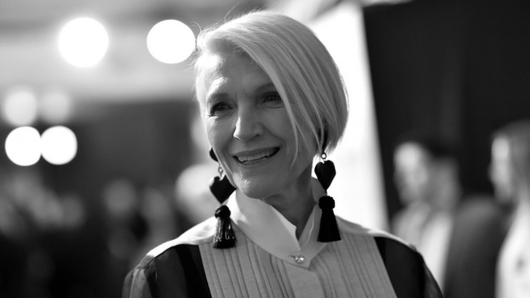 Мей Мъск има сестра-близначка на име Кей Райв, чиито синове Линдън и Питър са основатели на компанията за фотоволтаични панели SolarCity