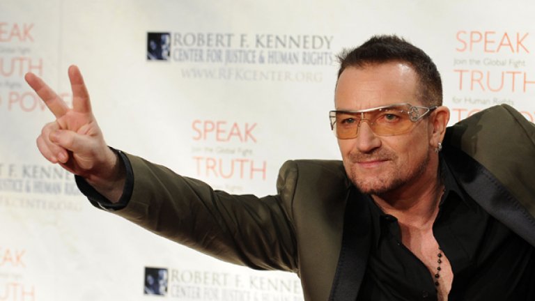 За албума All That You Can't Leave Behind Боно казва, че е изстрелял повторно U2 на позицията "най-добра група в света"