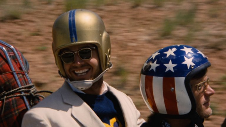 Образът на Никълсън е алкохолизиран адвокат, който се присъединява към носталгичното пътешествие на хипарските отломки, изиграни от Хопър и Фонда. Джак намира стил и достойнство в декадентската природа на персонажа.
Инжектира свръхдоза coolness в упадъчния лайфстайл, издига една роля от вторя план до централна екранна атракция.
И напълно закономерно получава първата си номинация за "Оскар".