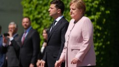 Жега, стрес, дехидратация: Как се стигна до кризата на Ангела Меркел