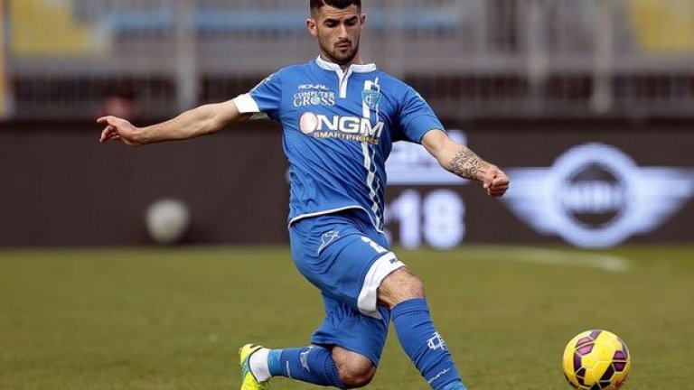 Елисад Хусай. По време на безредиците в Белград той все още бе слабо известен младок от Емполи. Днес е титуляр отдясно в защитата на Наполи.