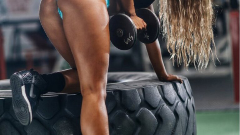 Въпреки че мъжът до нея е капитан на националния отбор по футбол...