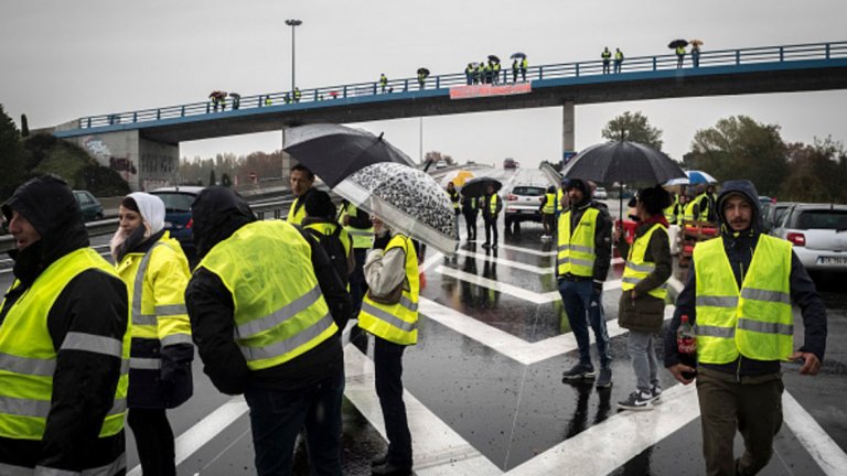 Бунтът на "жълтите жилетки" срещу Еманюел Макрон