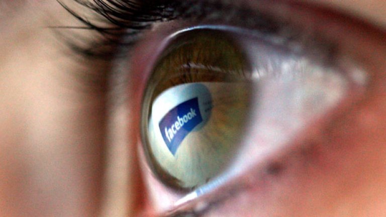 Facebook е новата мания, новият наркотик, новото бягство от реалността, от срещата очи в очи, от директното общуване...