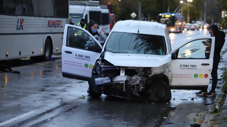 Гонка в София: Шофьор удари над 20 коли, бягайки от полицията
