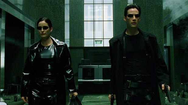 За момента за "Матрицата 4" е ясно, че Киану Рийвс и Кари Ан-Мос ще се завърнат в ролите на Нео и Тринити, а филмът ще е режисиран от един от създателите на оригиналната трилогия - Лана Уашовски.