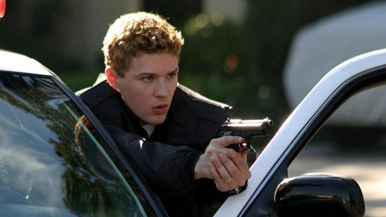 6. Райън Филип
В предполагаемата бой банда на Холивуд Блум можеше да си партнира с Филип, чието лице вероятно вече сте забравили. Звездата му изгря с тийнейджърския "Секс игри", в който играеше разглезено богаташче, искащо да забие доведената си сестра. Последваха роли в качествени филми като "Госфорд Парк" и "Crash" (Сблъсъци).
После дойдоха личните проблеми, от които вероятно произлезе заблудата, че може да играе в екшъни. На пръв поглед трябваше да бъде разубеден още с участието си в "Set Up" (Капан) – един от онези малобюджетни проекти, с които Брус Уилис си запълва времето. Но не – той се зае с екшън-сериала "The Shooter", в който играе снайперист.