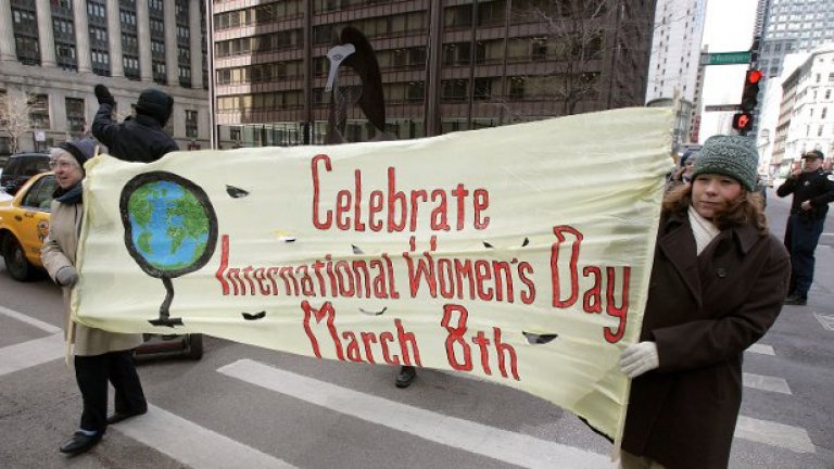 Всяка четвърта жена в България е жертва на домашно насилие, жените получават с 14 процента по-ниски заплати и 40 процента по-ниски пенсии от тези на мъжете.