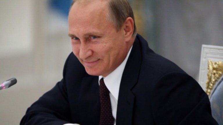 Путин може и да е автократ, но слабите демокрации са удобни за неговите цели