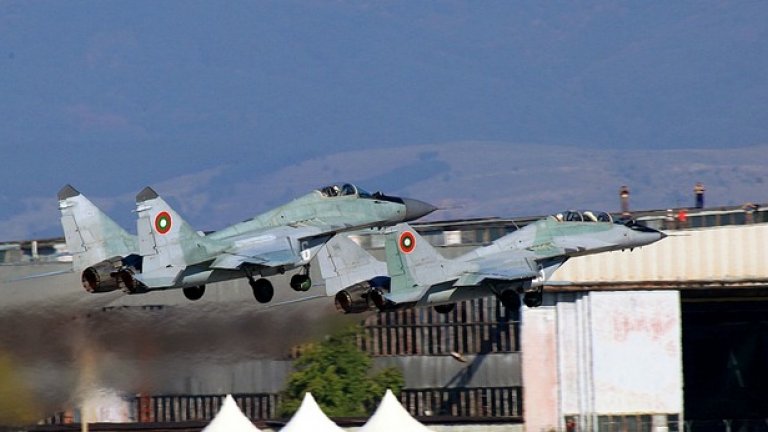 Оттогава обаче, нашите МиГ-29 са само ремонтирани (в Русия, защото в България не е усвоен ремонта им) и нито веднъж не са модернизирани