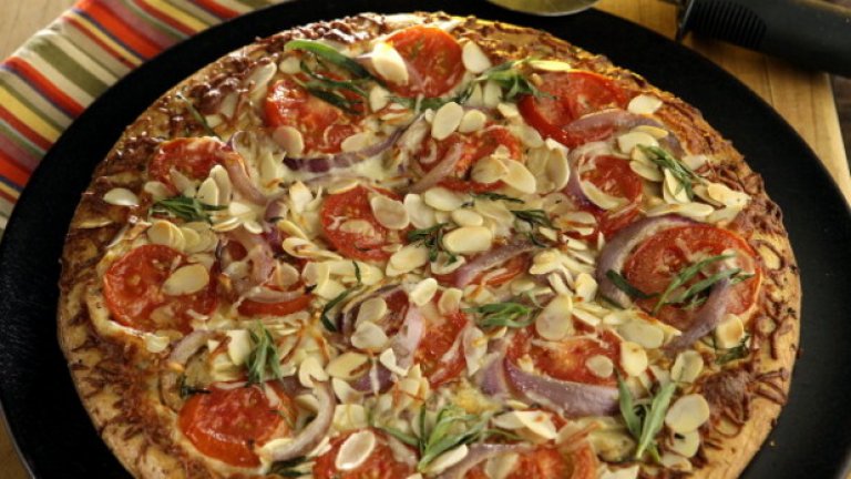 4. Скорбялни въглехидрати и домати
 Защо? Доматите са киселинен плод и могат да причиняват проблеми, когато се консумират едновременно със скорбялни въглехидрати - като ориз или сладки картофи. В такъв случай сте изправени пред риск от лошо храносмилане и други проблеми. Смята се, че изтощението след хранене може да се дължи именно на консумацията нa домати и скорбялни въглехидрати.