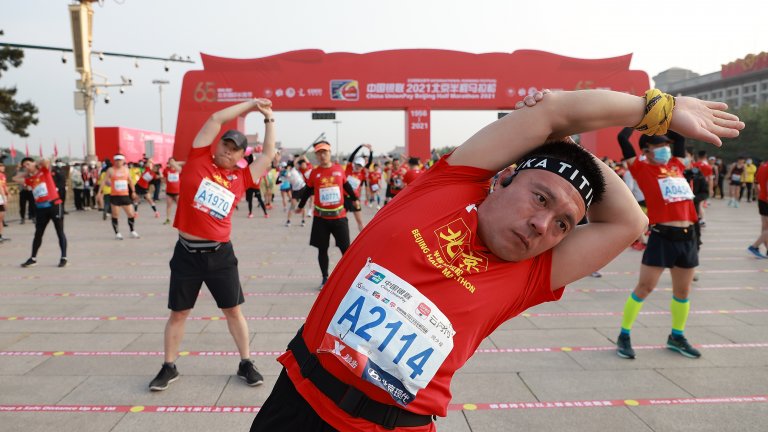 Огромна трагедия в Китай - 21 бегачи измръзнаха до смърт по време на маратон