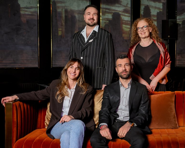 Част от бранд екипа на IQOS, който стои зад премиерата на IQOS ILUMA i Electric Purple на българския пазар