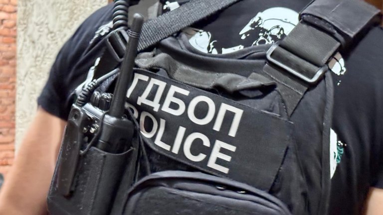 Мащабна акция на ГДБОП: 13 задържани за рекет и насилие, иззети са оръжие и бухалки