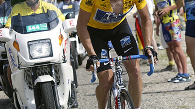 Ланс Армстронг. Американецът дълги години бе национален герой, символ на бляскавия успех. Той тотално доминираше в Тур дьо Франс и някак между другото победи рака. Последва смразяващ обрат със самопризнанията му за употреба на допинг. Това без съмнение е сред най-драматичните спортни сюжети и е въпрос само на време някой да откупи правата.