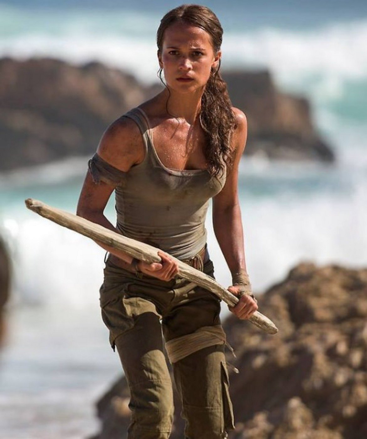 Tomb Raider

Тази пролет за втори път легендарната за гейминга героиня Лара Крофт ще бъде изиграна от актриса, спечелила "Оскар" за поддържаща женска роля. През 2001 г., малко след като взе статуетката за "Луди години" (Girl, Interrupted), Анджелина Джоли влезе в ролята на смелата авантюристка. Днес тази чест се пада на Алисия Викандер, която бе отличена за "Момичето от Дания".

Новият Tomb Raider ще разкаже историята на младата Лара, която разследва изчезването на своя баща. То ще я отведе до последното място, където старият професор е видян - гробница на самотен остров край бреговете на Япония.

Tomb Raider ще дебютира още на 16 март 2018 г.
