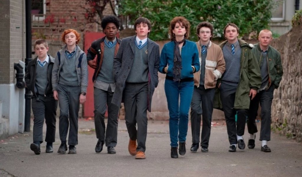 „SING STREET” 
Джон Карней слива музиката и киното още откакто „Once” спечели Оскар преди 10 години, но сега достигна нови висоти със „Sing street”. Филмът за момче, което основава банда, за да впечатли по-голямо момиче, е направен с прочувствена дух