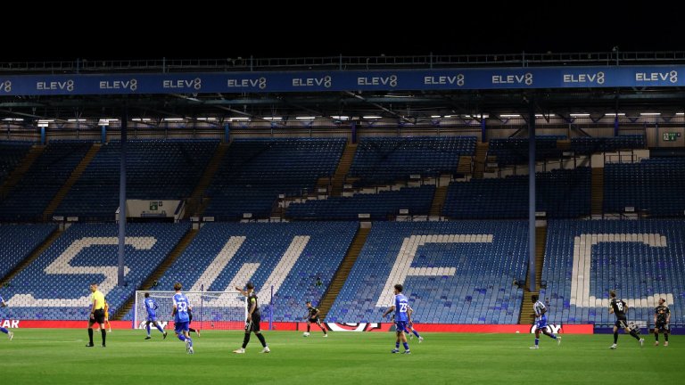 Славен английски клуб ще започне с минус 15 точки в трета дивизия