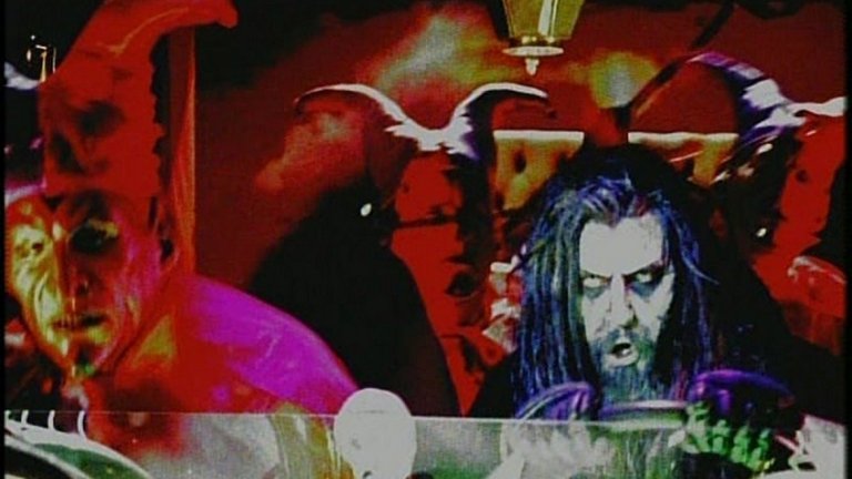 Rob Zombie - DragulaЛюбимото зомби на Холивуд и неговата най-известна песен, на която човек иска, или не, започва да клати глава в ритъм.