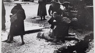 1024px-RIAN_archive_888_Nurses_helping_people_wounded_in_the_first_bombardment_in_Leningrad