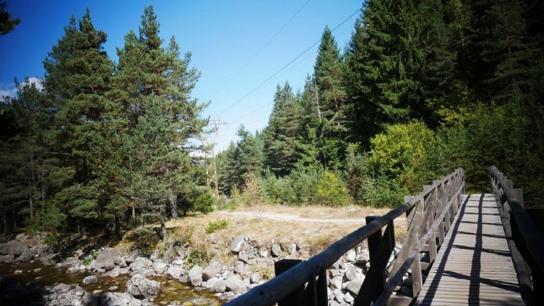 Основни сцени вече са заснети край хижа Мечит над село Говедарци