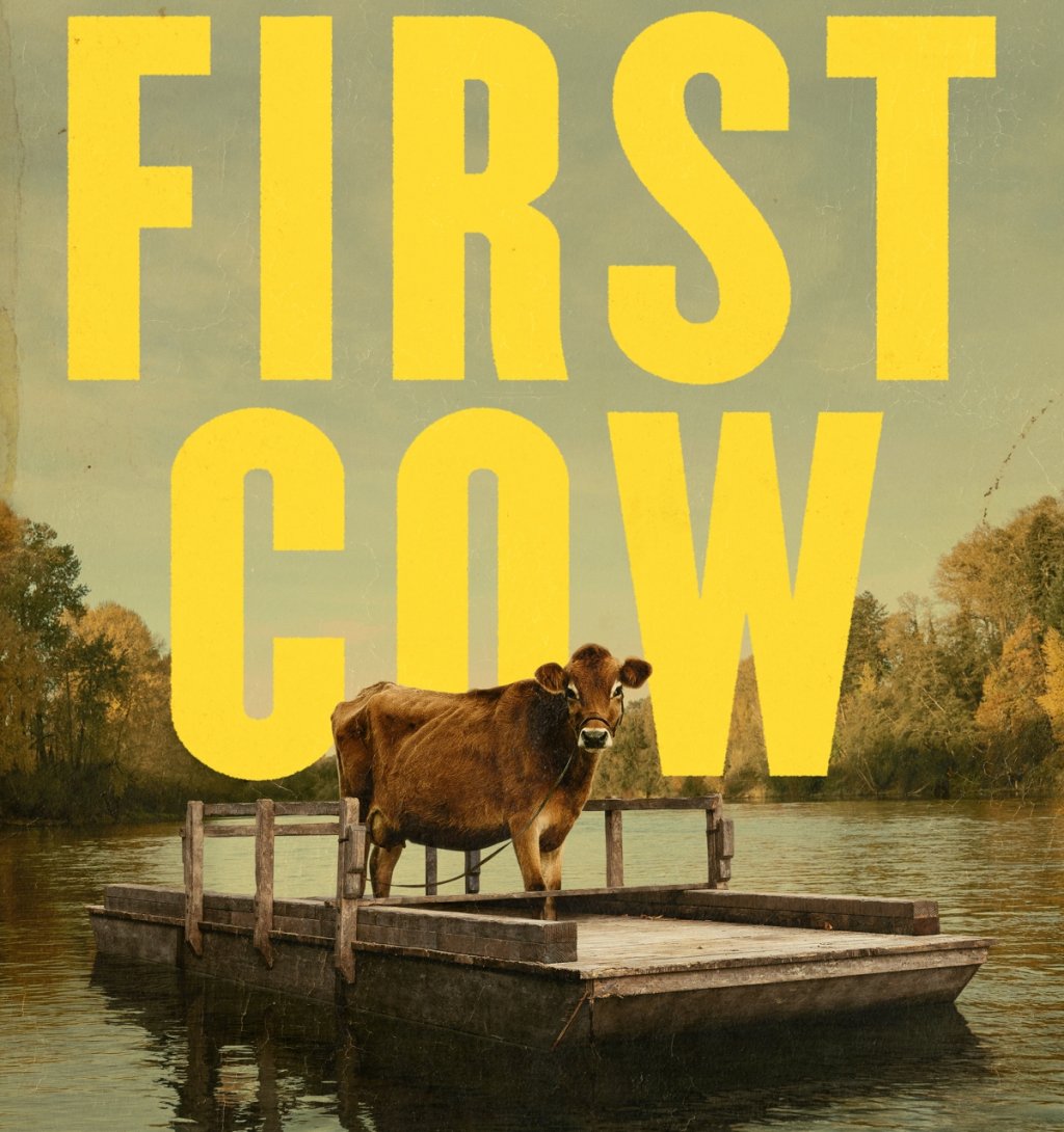 First Cow
Metacritic: 89
Rotten Tomatoes: 96%
Филмът излиза под логото на A24, което е почти сигурна гаранция за качество. First Cow прехвърля зрителите в 1820-а и ги запознава с Отис "Куки" Фиговиц - тих готвач, чиято съдба го сблъсква с китайския имигрант Кинг-Лу. Той се укрива след убийството на руснак, а Куки го скрива в палатката си. Скоро пътищата им се преплитат отново и мечтите им за забогатяване ще ги забъркат в допълнителни неприятности, защото сбъдването на тези цели минава през една чужда крава.