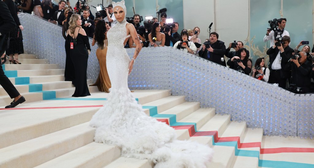 Модното събитие Met Gala през 2023 г. - много блясък и един котешки нос.