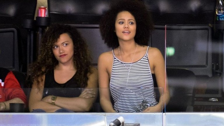 Красивата Натали Емануел (Мисандей) и сестра