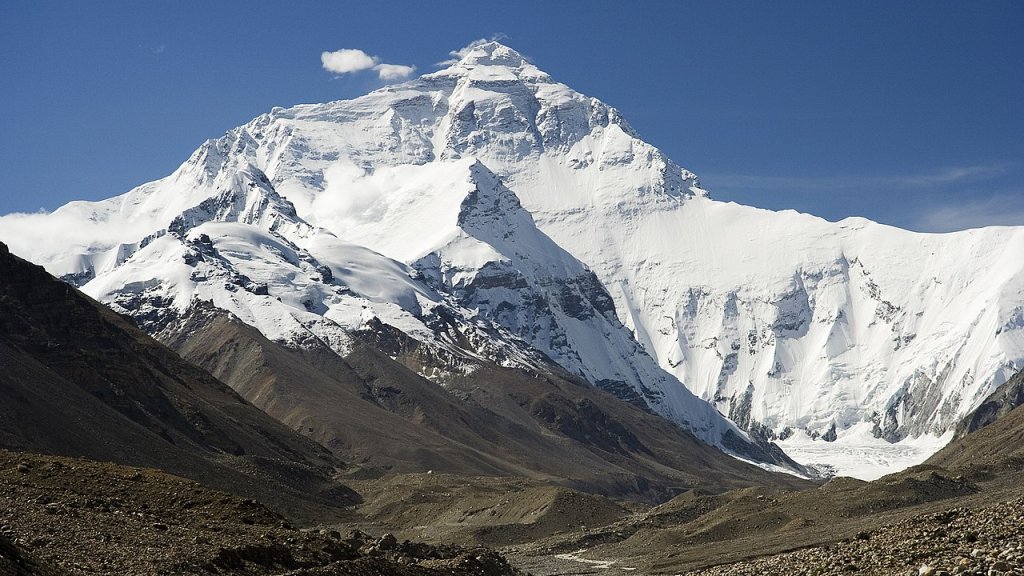 Everest_North_Face_toward_Base_Camp_Tibet_Luca_Galuzzi_2006