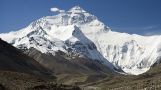 Everest_North_Face_toward_Base_Camp_Tibet_Luca_Galuzzi_2006