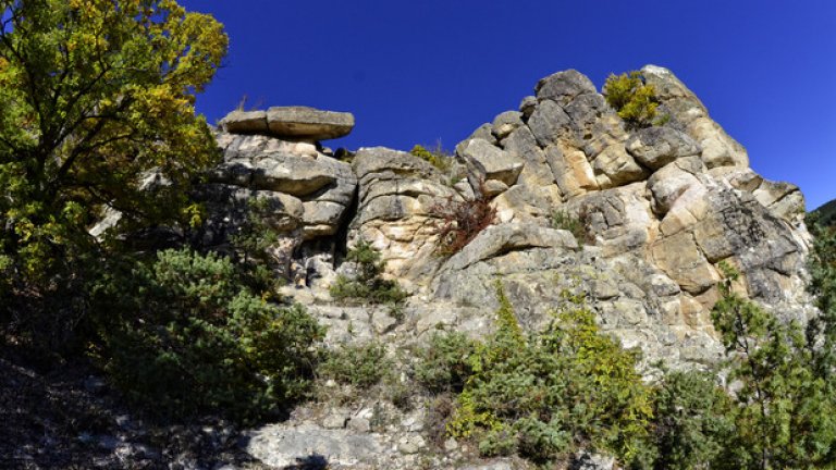 Ридът Илиница, в който се намира пещерата, все още не е изцяло проучен, а в околностите му са скрити още много тайнствени останки от тракийско време.
