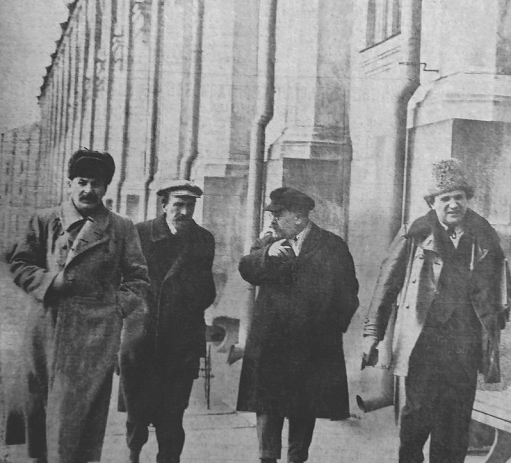 Stalin_Rykov_Kamenev_Zinoviev_1925