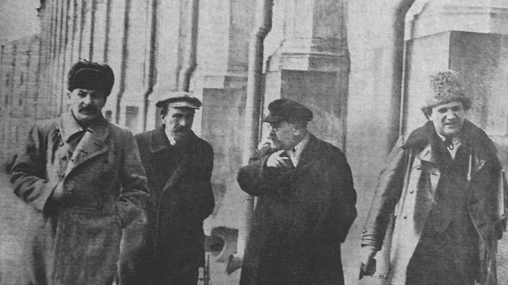 Stalin_Rykov_Kamenev_Zinoviev_1925