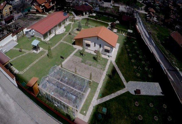 Снимки с дрон на имението на кмета в село Паталеница, оценено на поне 1,5 млн лева