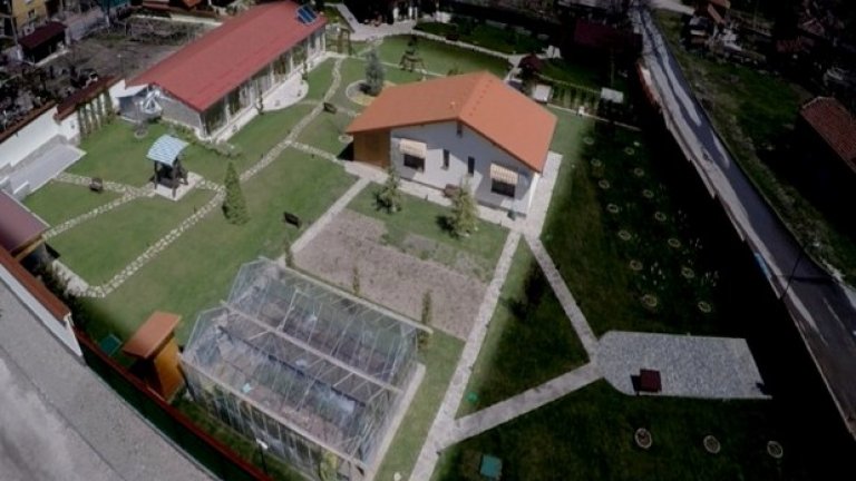 Снимки с дрон на имението на кмета в село Паталеница, оценено на поне 1,5 млн лева