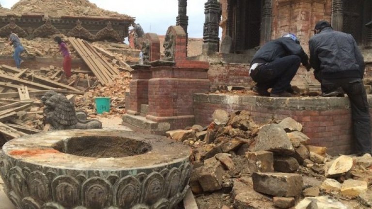 Трус от 7.9 по Рихтер взе стотици жертви в Непал (обновена)