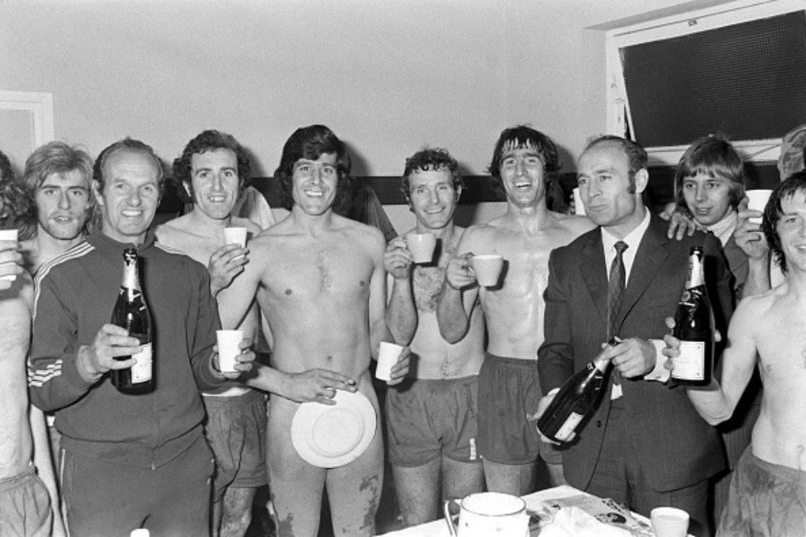 Норич празнува спечелването на титлата от Втора дивизия и промоцията през 1972 г.