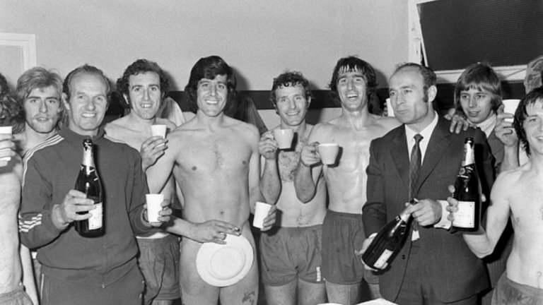 Норич празнува спечелването на титлата от Втора дивизия и промоцията през 1972 г.