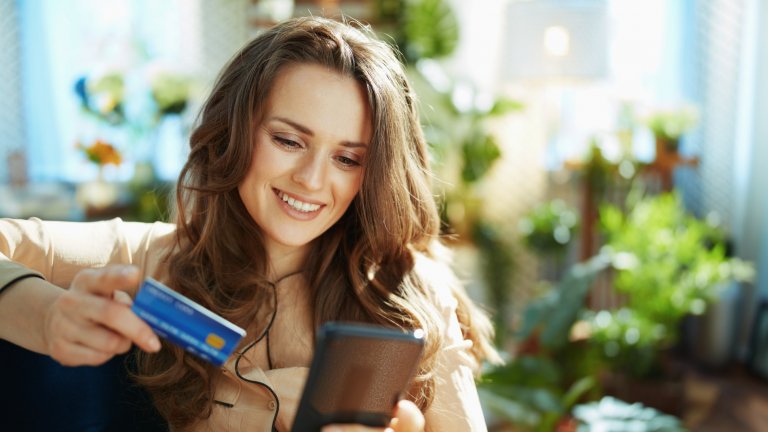 Предлаганият асортимент в категориите Грим, Грижа и парфюми, Коса, Мъжка козметика, Здраве, Храна, Бебе и дете, Домакинство и други, продължава да се разширява